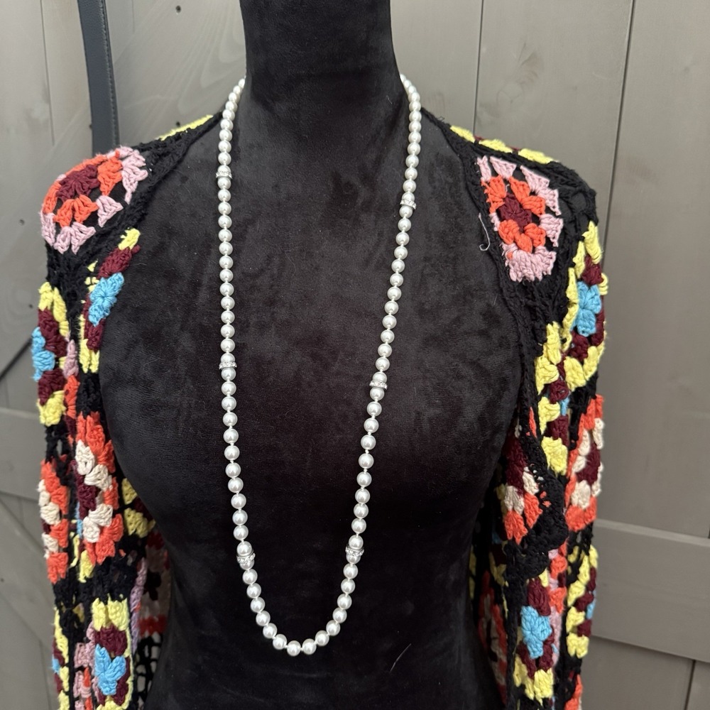Faux Pearl Beaded Necklace w/ Rhinestone Accent Bead Magnetic Closure Vtg Style